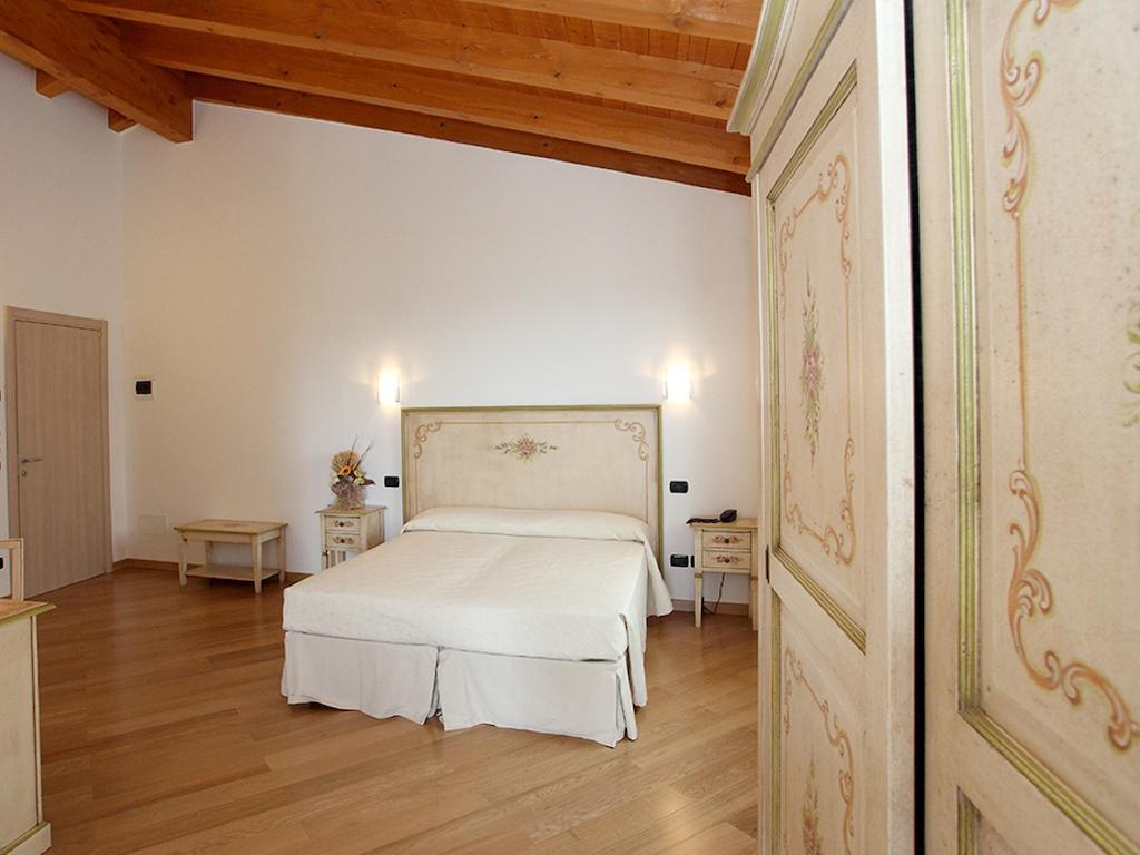 Relais Fontana Rosa B&B Wellness Caprino Veronese Room photo