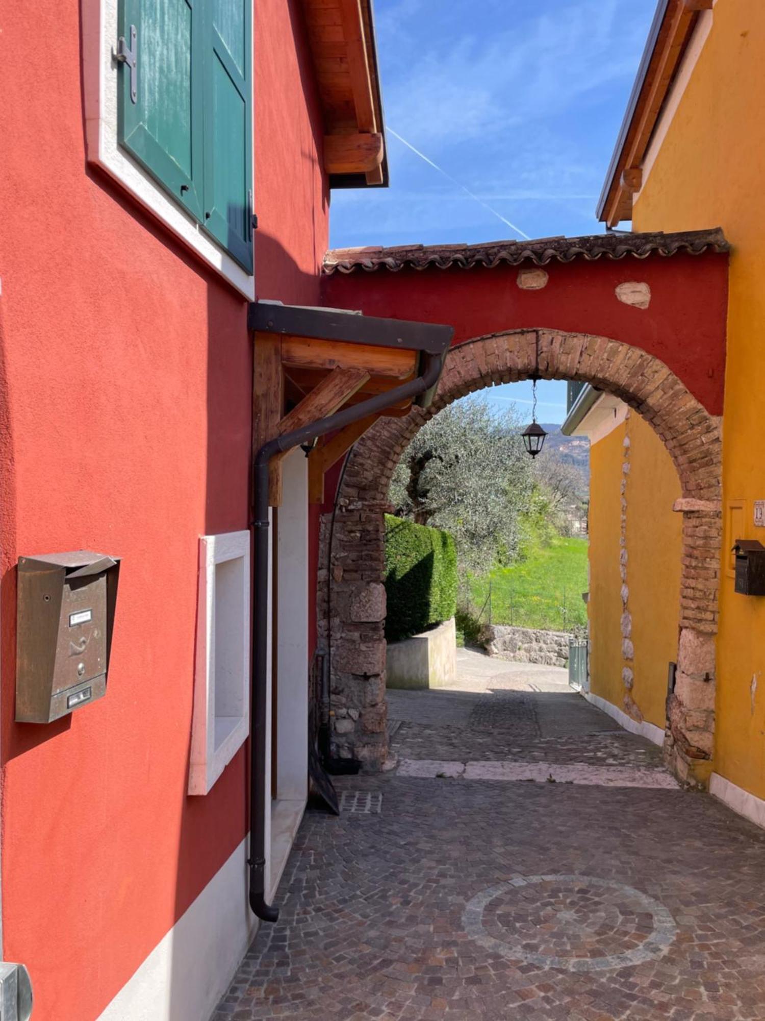 Relais Fontana Rosa B&B Wellness Caprino Veronese Exterior photo