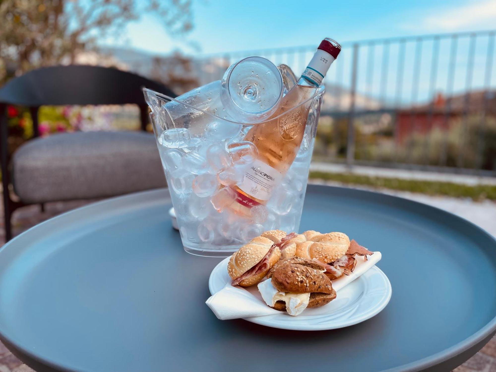 Relais Fontana Rosa B&B Wellness Caprino Veronese Exterior photo