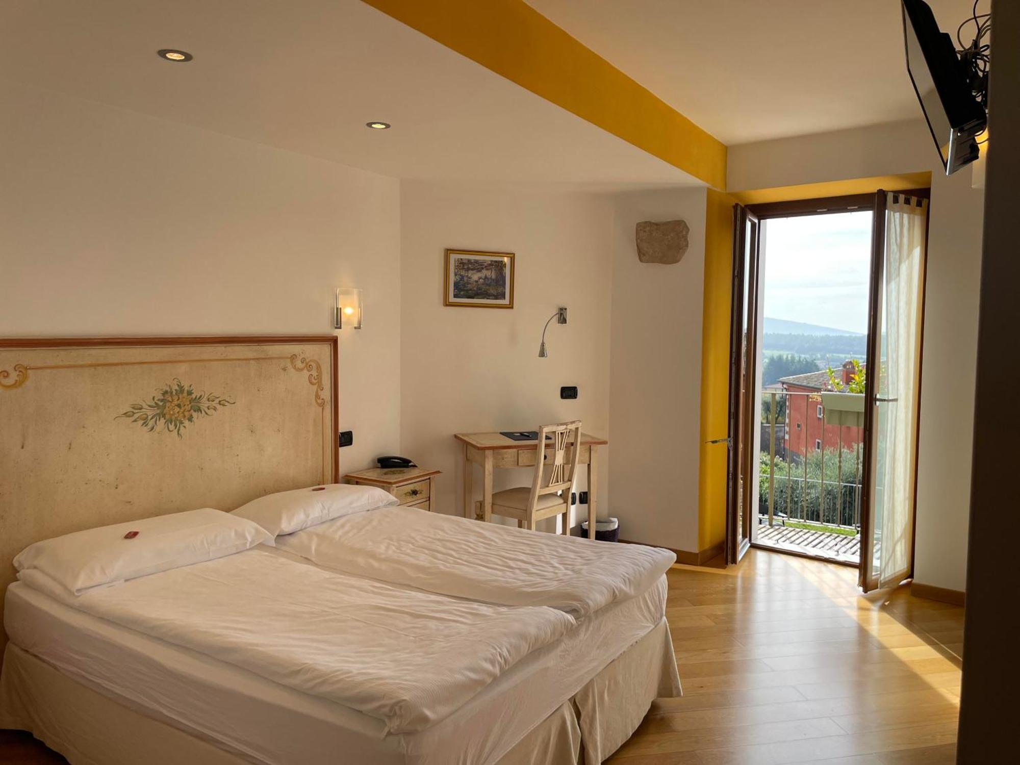 Relais Fontana Rosa B&B Wellness Caprino Veronese Exterior photo